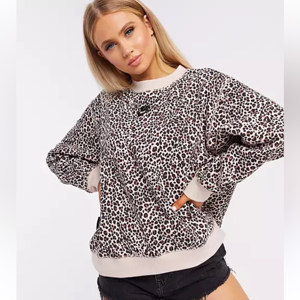 NIKE Leopard Crewneck Sweatshirt